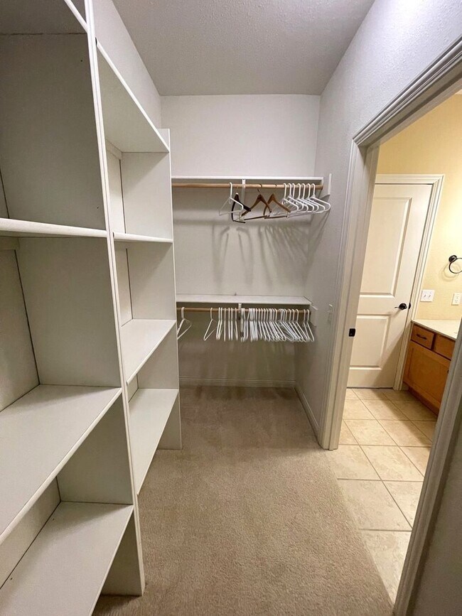 Building Photo - Fully-Furnished 3 Bedroom Condo in Smithton Crossing - Perfect for Traveling Professionals!
