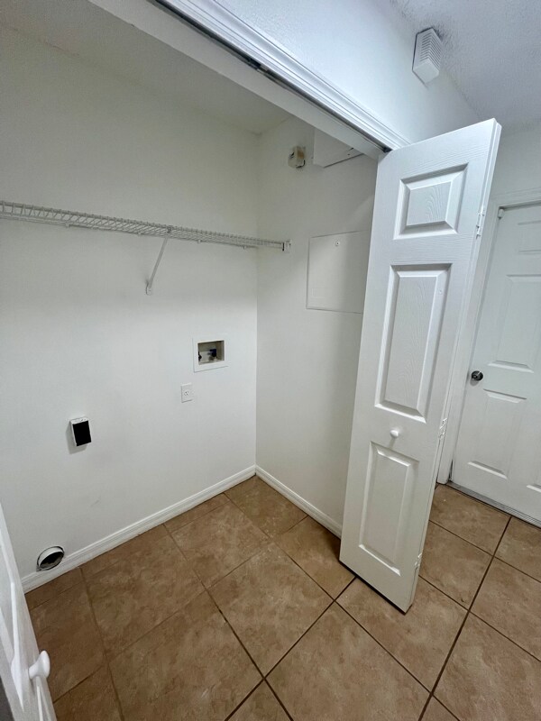 Building Photo - 2320 Stone Abbey Blvd