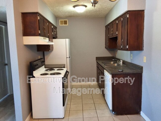 Building Photo - 365 Elmwood Dr