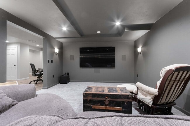 Building Photo - River Point Court Duplex