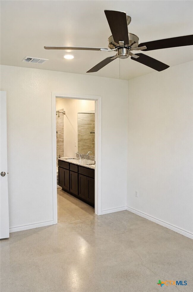 Building Photo - 1222 Lehmann Dr