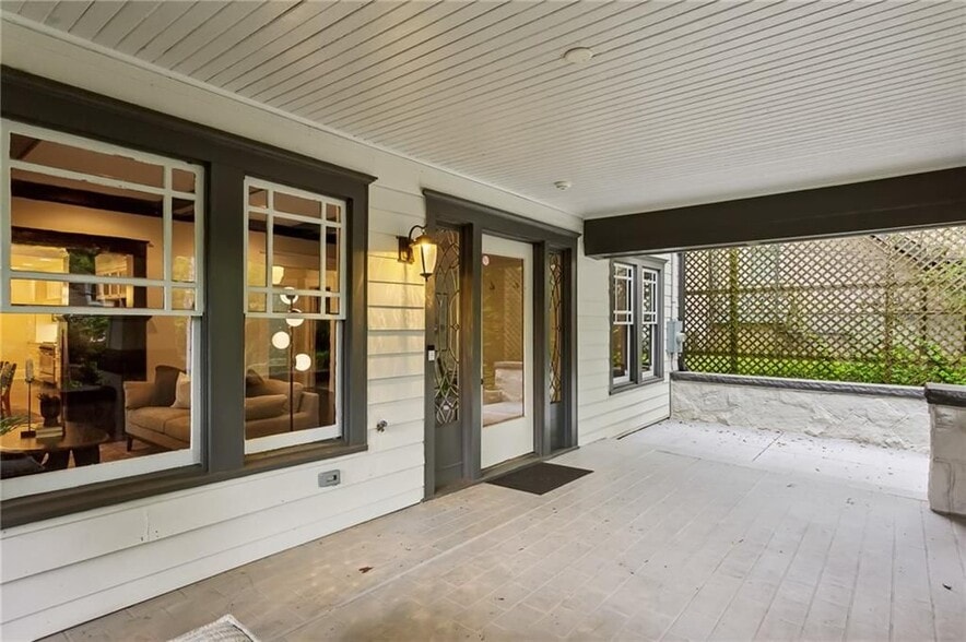 Building Photo - 843 Monroe Dr NE