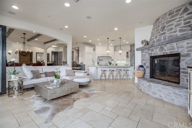 Building Photo - 736 Esplanade