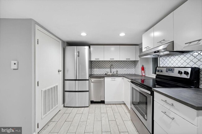 Primary Photo - 768 Quebec Place NW