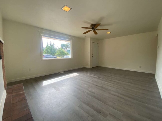 Building Photo - Charming 2-Bed Duplex Retreat in Bellingha...