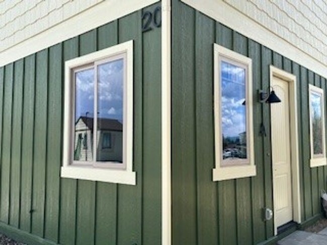 Building Photo - Bungalow for Rent