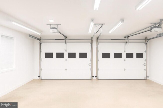 Building Photo - 9000 Marcellas Dr