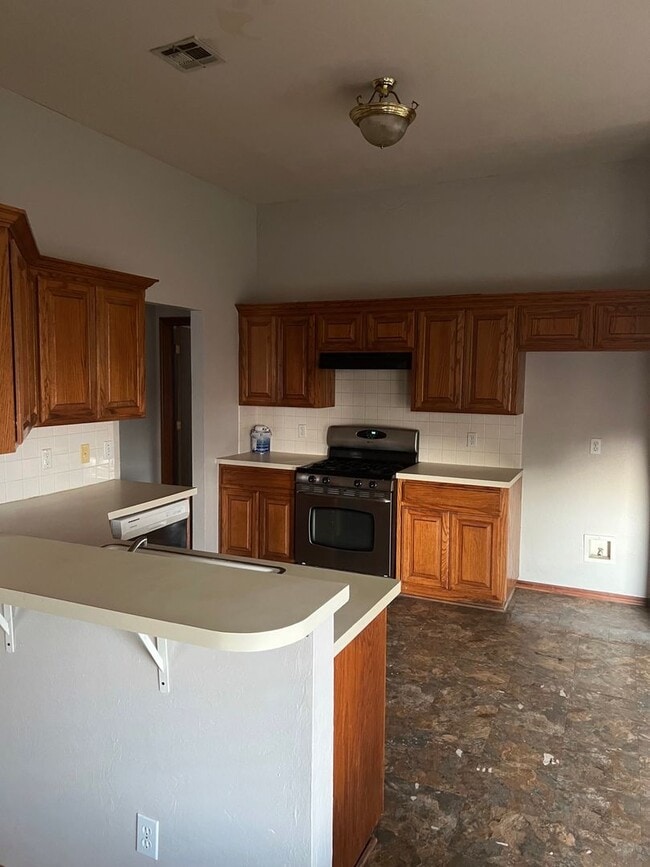 Building Photo - Beautiful edmond home for lease