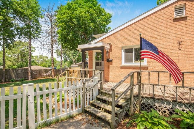 Building Photo - 409 S Hamilton St