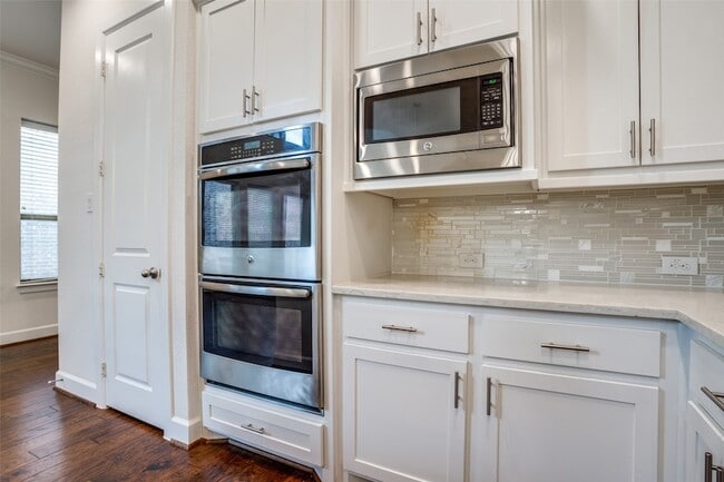 Building Photo - 6208 Exeter Ave