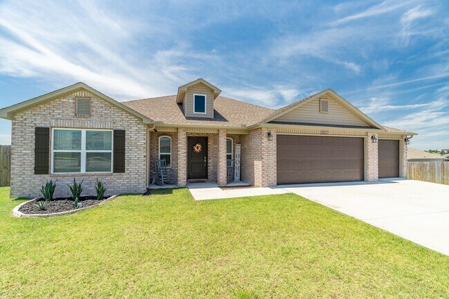 Building Photo - Like New Home LOADED w/Amenities at Lakewood S/D in Lowell!