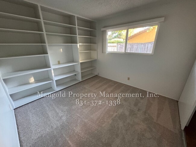 Building Photo - 22490 Ferdinand Dr