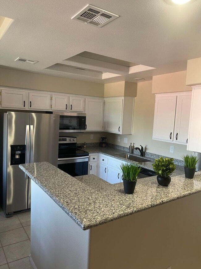 Primary Photo - The Falls Upper Level 2 bed/2 bath with gr...