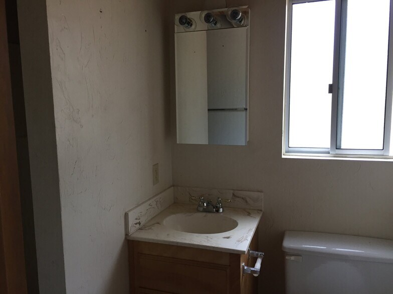 Building Photo - 2037 Fox Ln