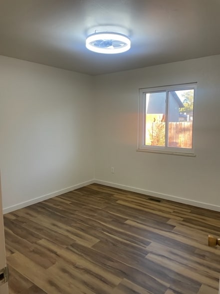 Building Photo - 1067 E Carolina Ave