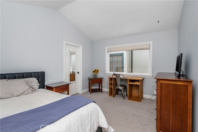Building Photo - 2809 N Poinsettia Ave