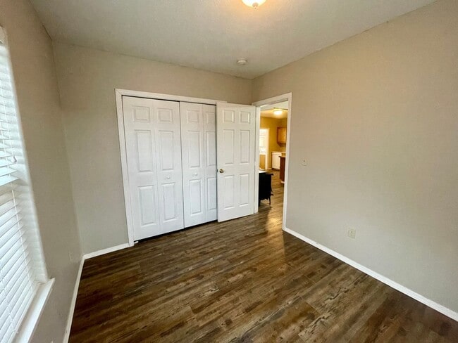 Building Photo - Charming 2-Bedroom Home Near Washington El...