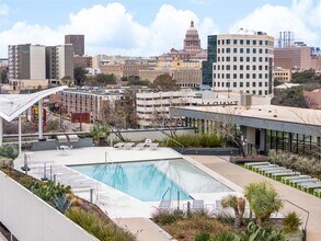 Building Photo - 800 Embassy Dr