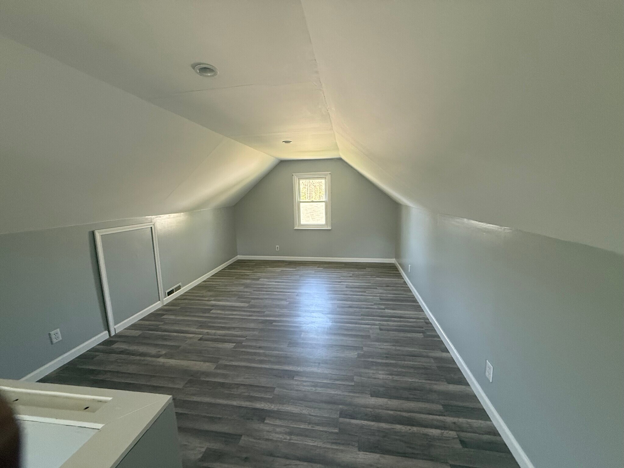 Building Photo - 475 Robinwood Ave