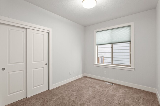 Building Photo - Stunning Single-Level 3-Bedroom, 2-Bath Home in Annand Heights