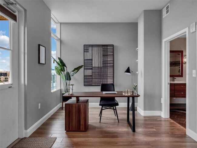 Building Photo - 525 E Jackson St