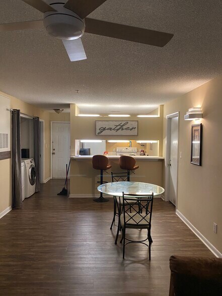 Building Photo - 1221 University Ct