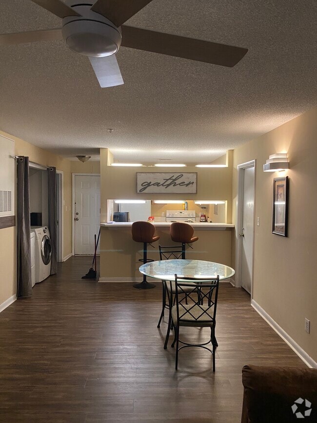 Building Photo - 1221 University Ct