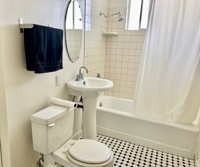 bathroom - 952 1/2 Hyperion Ave