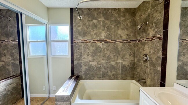 Building Photo - 3-Bed, 2-Bath Single Story Home with Big Y...