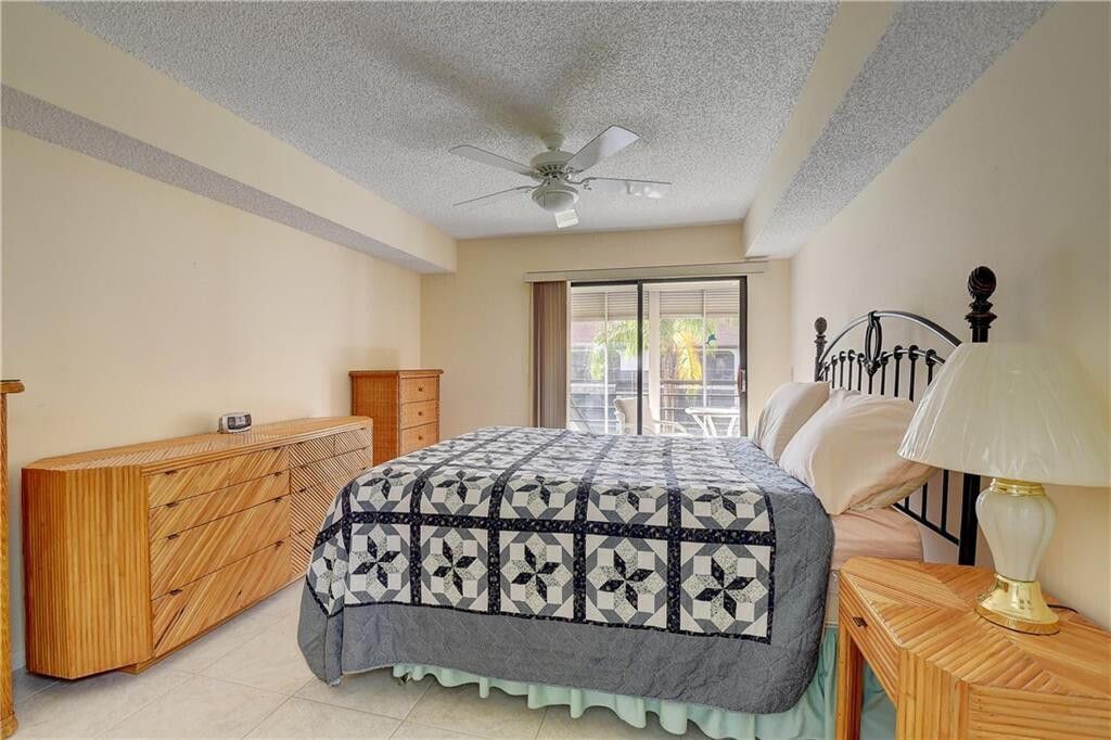 Building Photo - 5040 Rose Hill Dr