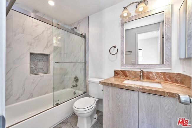 Building Photo - 536 N Oxford Ave