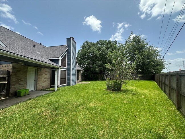 Building Photo - 2523 Castle Pl