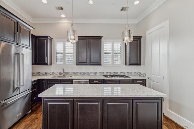 Building Photo - 4001 Lanark Ln