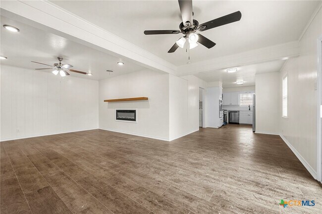 Building Photo - 3017 Oaklawn Dr