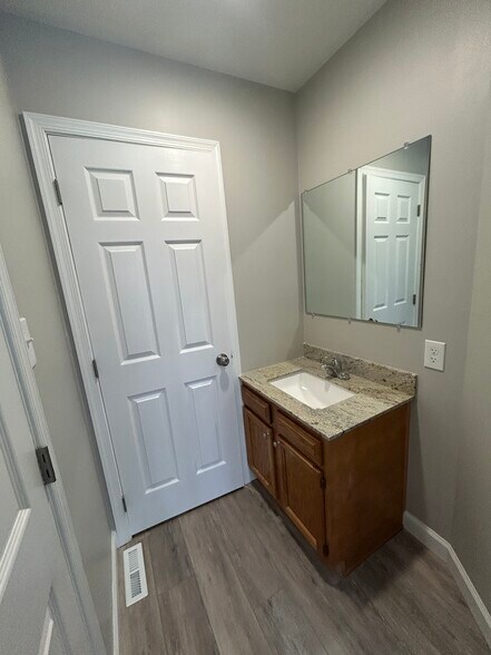 Building Photo - 138 Mike Ct