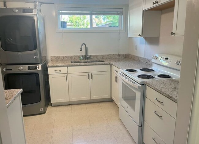 Building Photo - 1020 W Story St