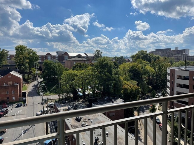 Building Photo - Lake Plaza #904- 3BD/2BA Available for FALL 2026! $3150 /month includes ONE assigned parking spac...