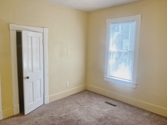 Building Photo - Italian Estates Property Management