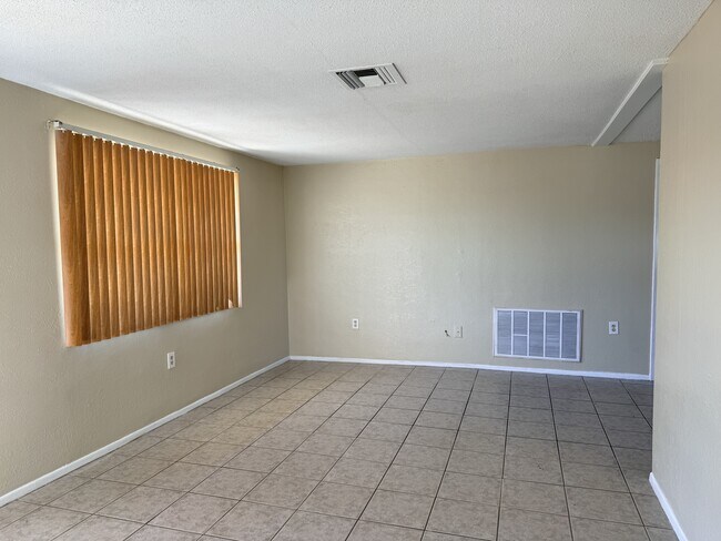 Building Photo - 7303 Deerfield Dr