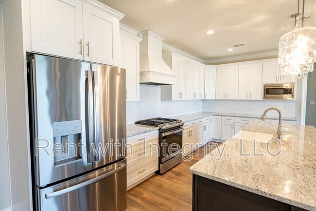 Building Photo - 165 Benoit Cir