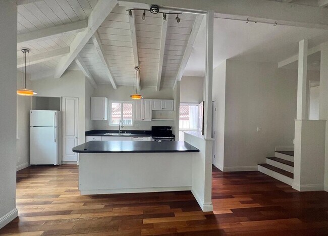 Building Photo - Beautiful 3BD/2BA Hawaii Kai Home | 2-Car Garage | Mountainside Setting