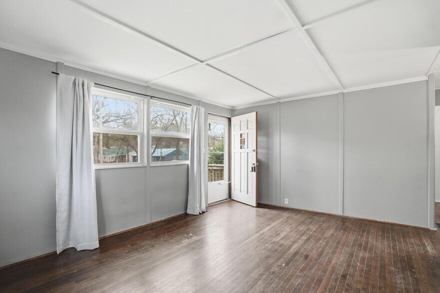 Building Photo - 1108 NE 46th Terrace