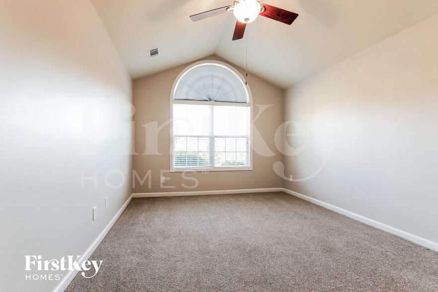 Building Photo - 6732 Carriage Walk Ln
