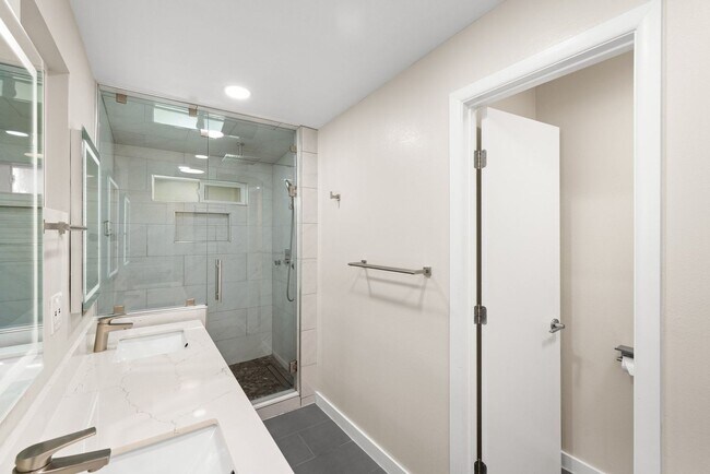 Building Photo - Beautiful Duplex In Highly Desirable San Rafael!