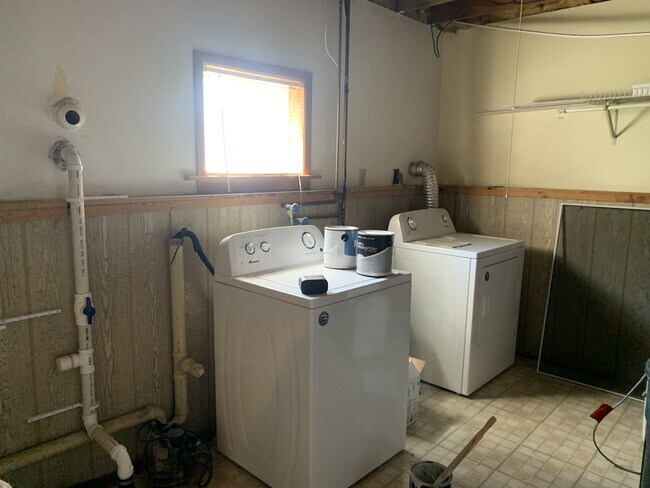 Building Photo - 800 Vassar Cir