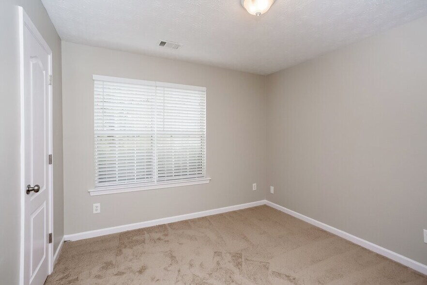 Building Photo - 5275 Yellow Pine Dr