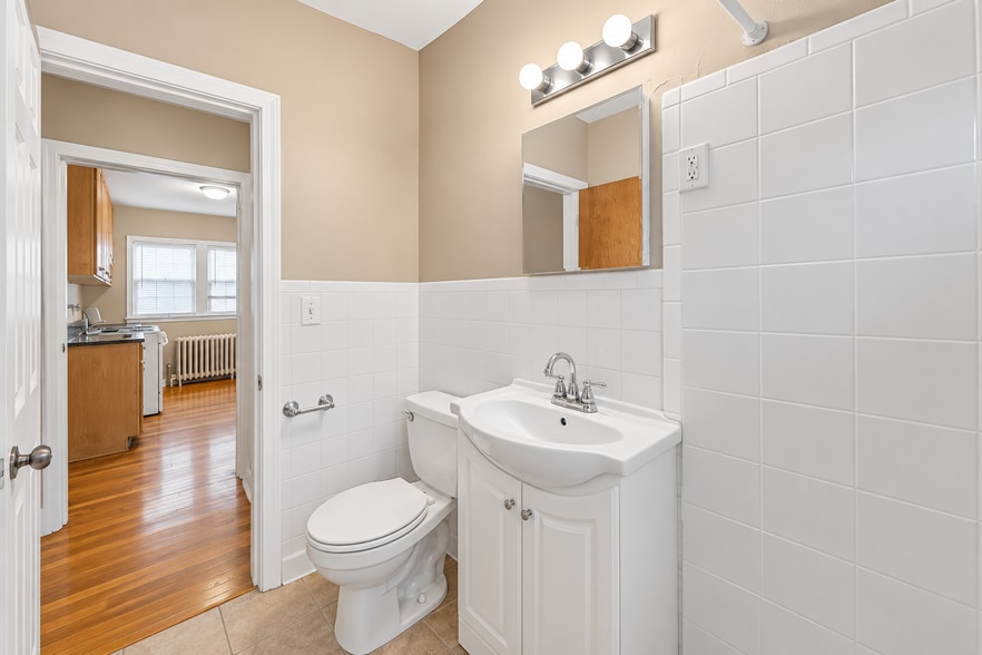 Building Photo - 476 Herschel St
