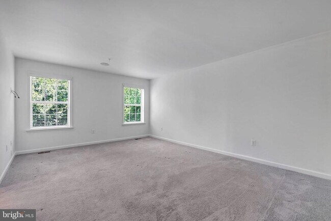 Building Photo - 8008 Hubble Dr