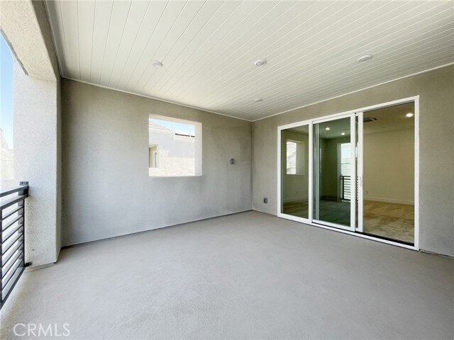 Building Photo - 105 Sawbuck