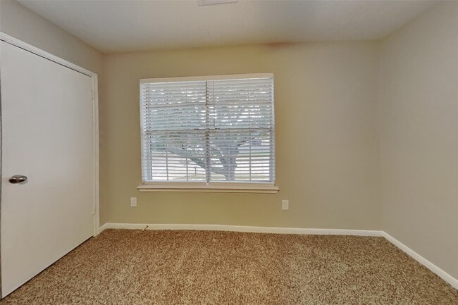 Building Photo - 21338 Wildcroft Dr